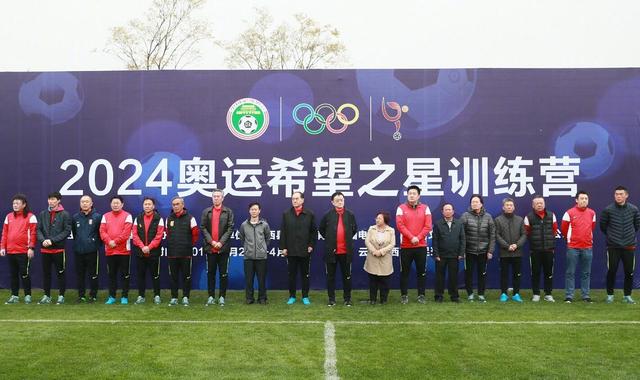 意媒Calciomercato消息，罗马正在转会市场上寻找中后卫引援，他们与博努奇的谈判已经进入后期阶段。